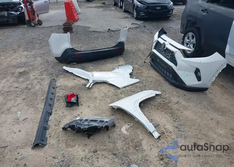 2019 Toyota Rav4 Xle z USA, uszkodzony, nr VIN JTMW1RFV0KD040055